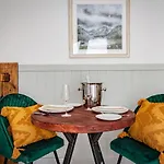 District Woodland Pods - Winster, Bowness-on-windermere *
